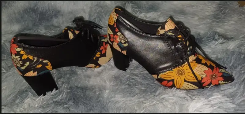 Zapatos de tacón con diseño floral - 2