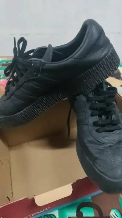 Zapatillas negras Adidas Samba en buen estado - miniatura 3