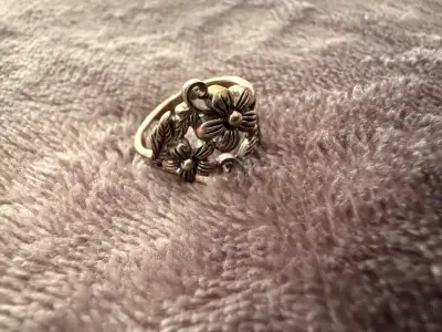Anillo de plata con diseño floral vintage - miniatura 2