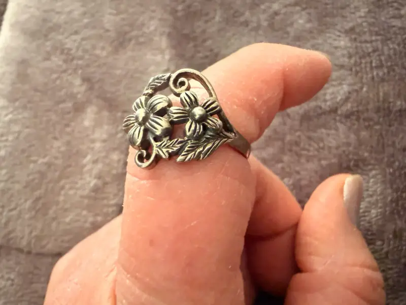 Anillo de plata con diseño floral vintage - 3