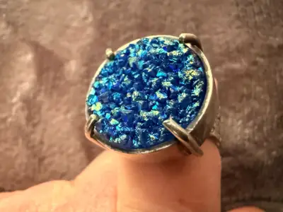 Anillo de plata con piedra azul brillante - miniatura 1