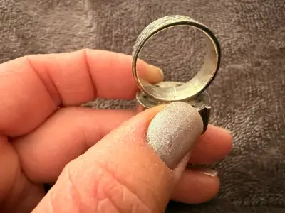 Anillo de plata con piedra azul brillante - miniatura 5
