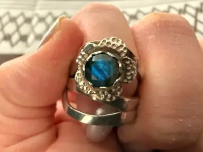 Anillo de plata con piedra azul - miniatura 1