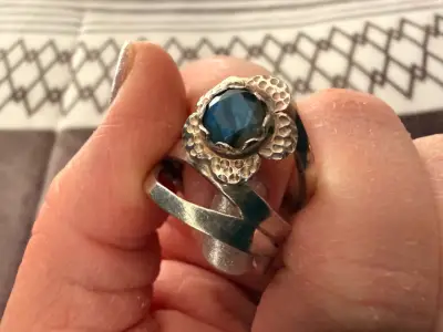 Anillo de plata con piedra azul - miniatura 2