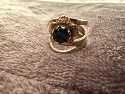 Anillo de plata con piedra azul - miniatura 4
