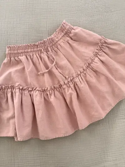 Falda rosa delicada con volantes - miniatura 1
