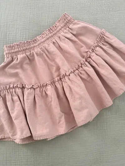 Falda rosa delicada con volantes - miniatura 2