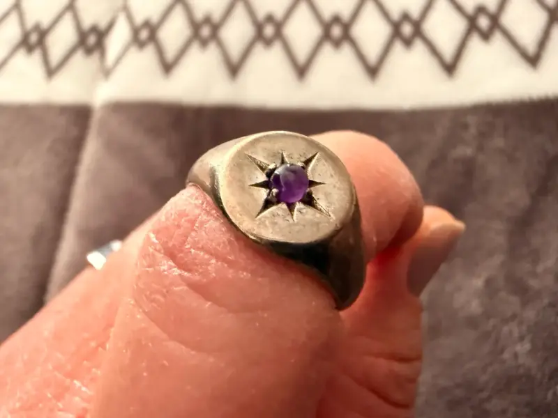 Anillo y aretes de oro con piedra morada - 2