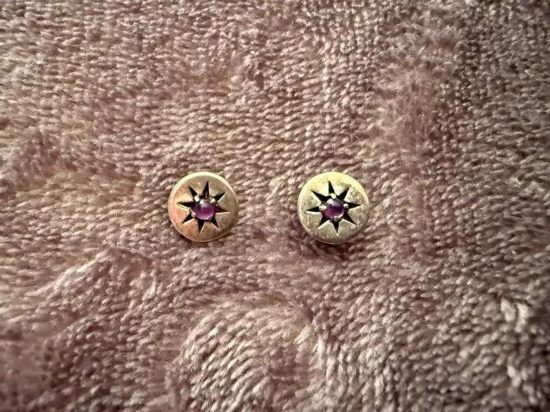 Anillo y aretes de oro con piedra morada - 3