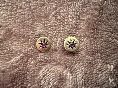 Anillo y aretes de oro con piedra morada - miniatura 3