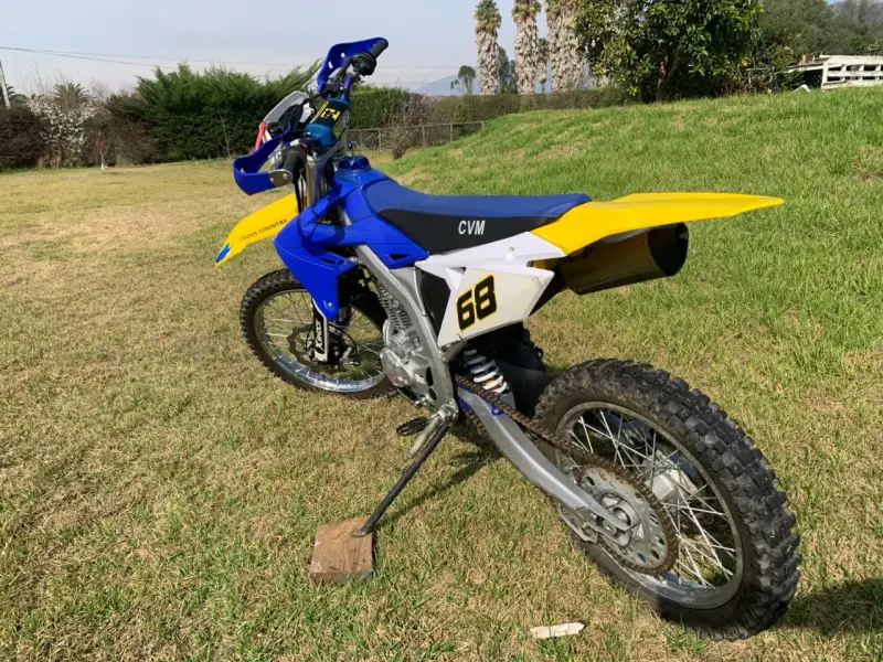 Moto Enduro CRX250 - 3