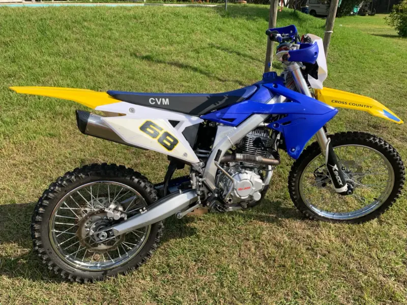 Moto Enduro CRX250 - 4