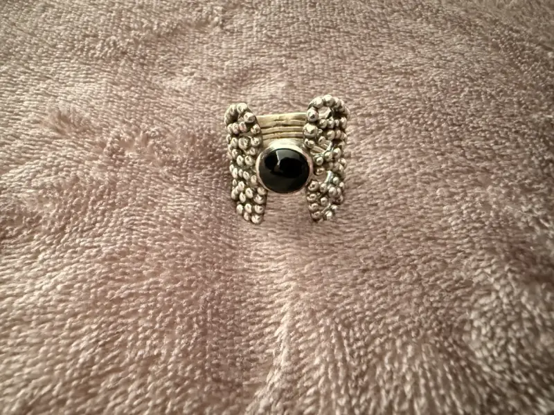 Anillo de plata con piedra negra elegante - 2