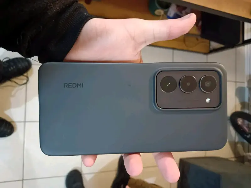 Smartphone Xiaomi Redmi 15 con cámara triple - 2