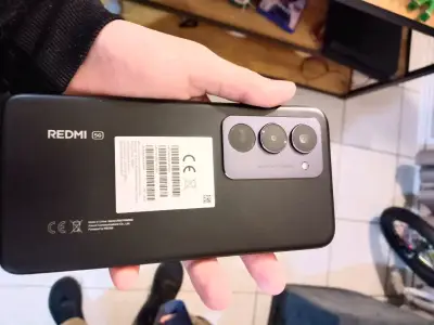 Smartphone Xiaomi Redmi 15 con cámara triple - miniatura 4
