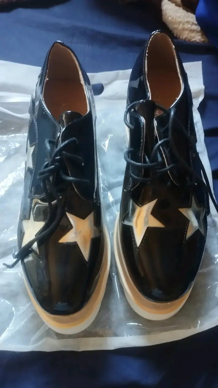 Zapatos de plataforma negros con estrellas - 1