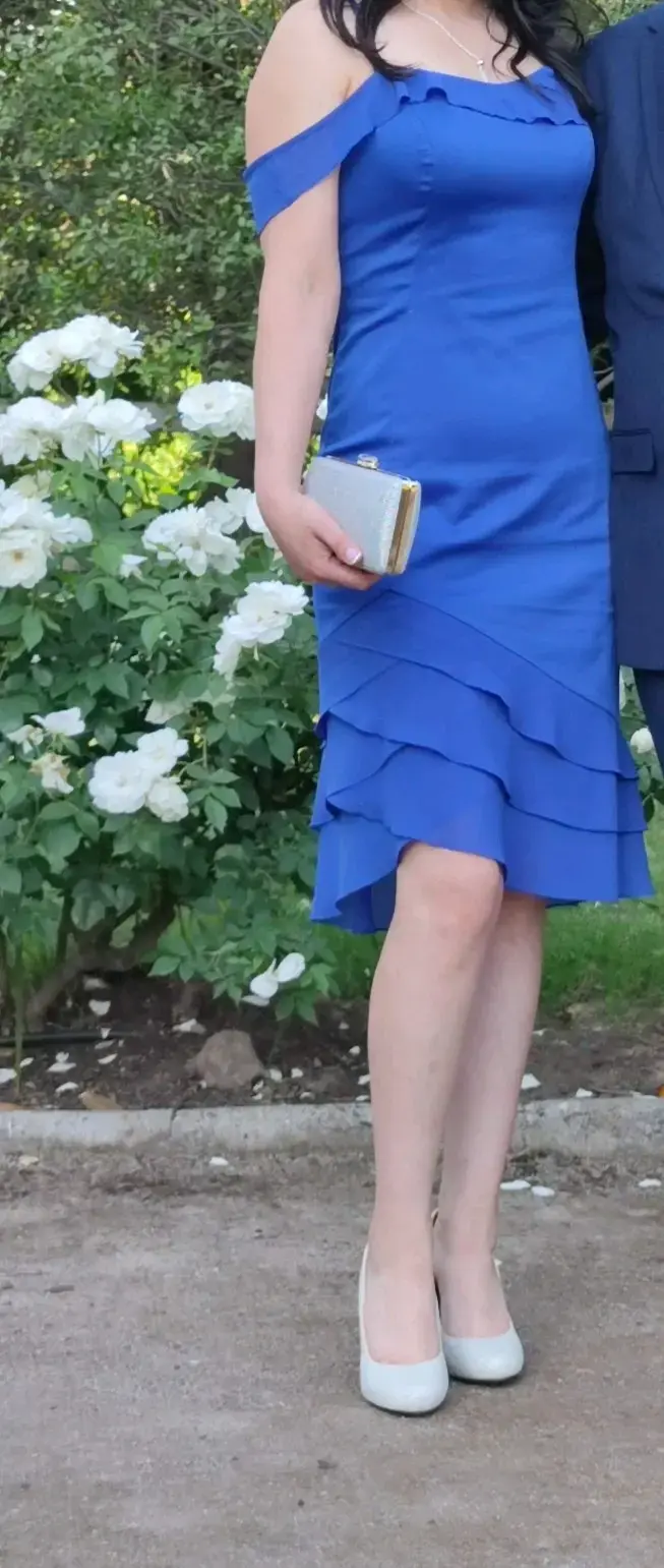Vestido azul de fiesta con volantes - 2
