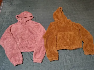 Jeans de mezclilla para mujer con diseño rasgado - miniatura 2