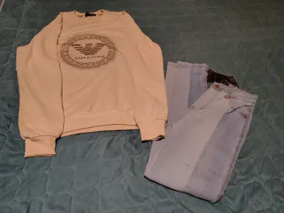 Jeans de mezclilla para mujer con diseño rasgado - miniatura 5
