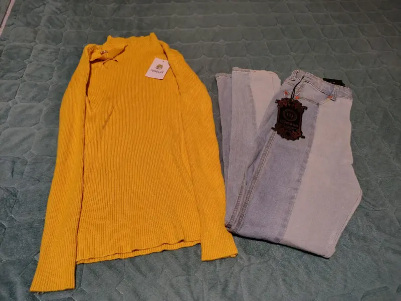 Sweater de punto amarillo para mujer - 1