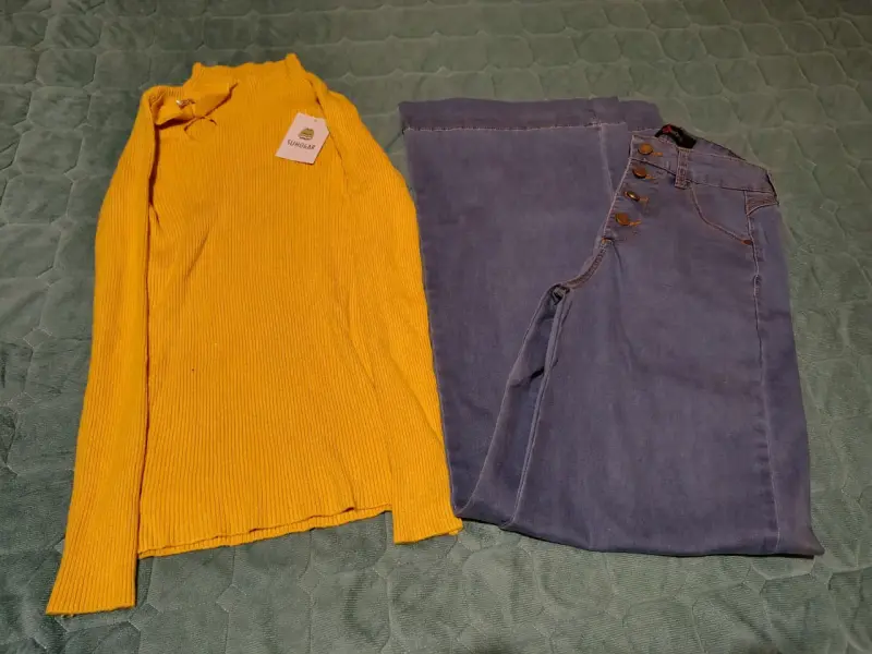 Sweater de punto amarillo para mujer - 2