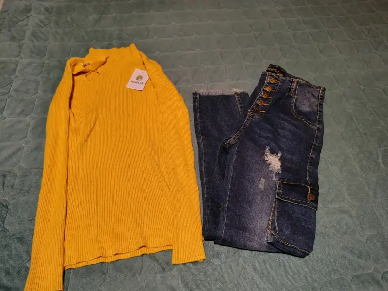 Sweater de punto amarillo para mujer - 4