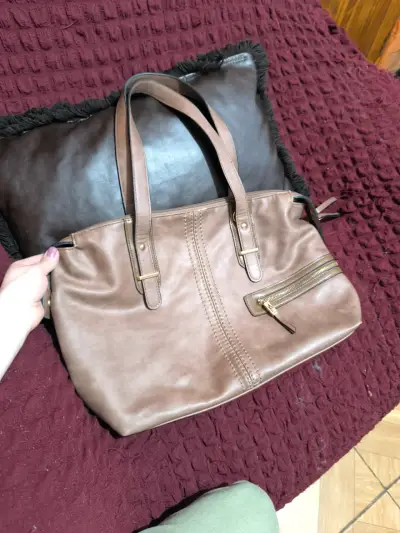 Bolso de mano marrón con cierre y bolsillos - miniatura 4