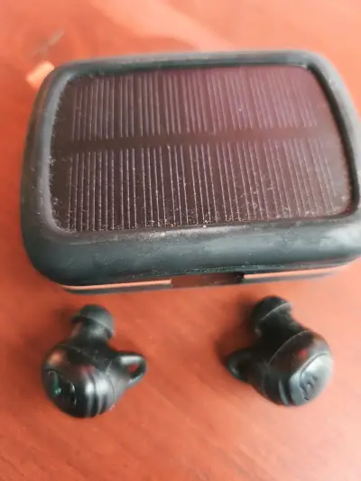 Auriculares inalámbricos con estuche solar Ubermann - miniatura 1
