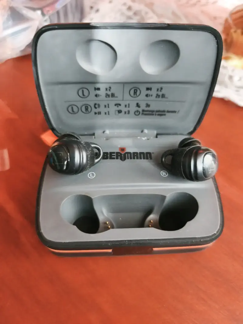 Auriculares inalámbricos con estuche solar Ubermann - 4