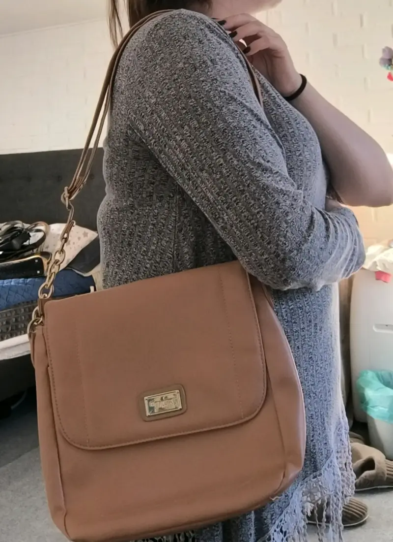 Cartera cruzada color camel con cadena cyzone - 2