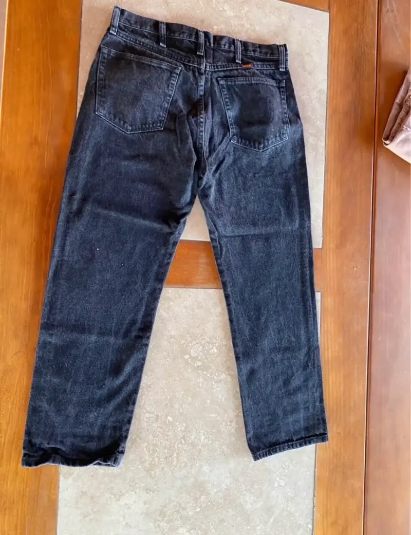 Jeans negros de mezclilla para mujer en buen estad - 2