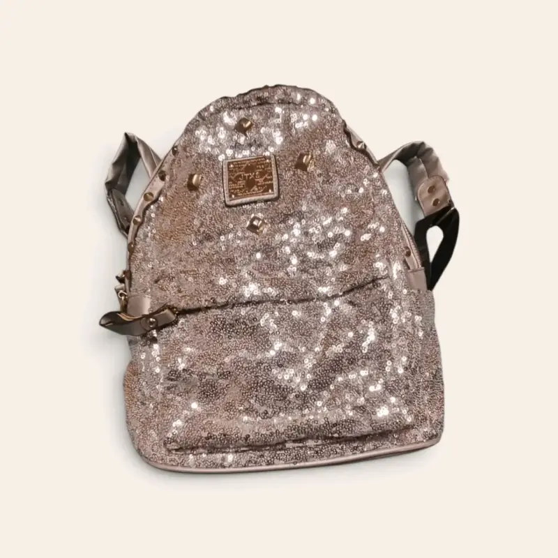 Mochila de lentejuelas doradas con tachas - 3