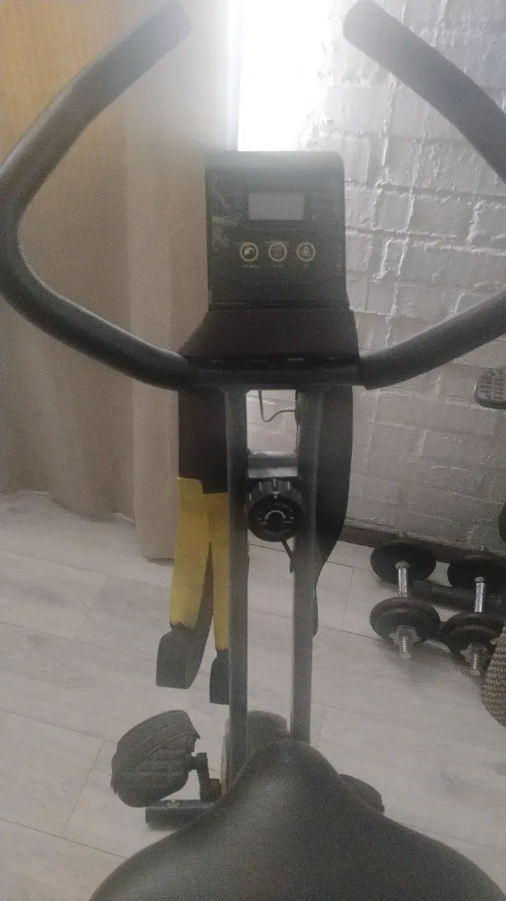 Bicicleta estática plegable Athletic con monitor - 2