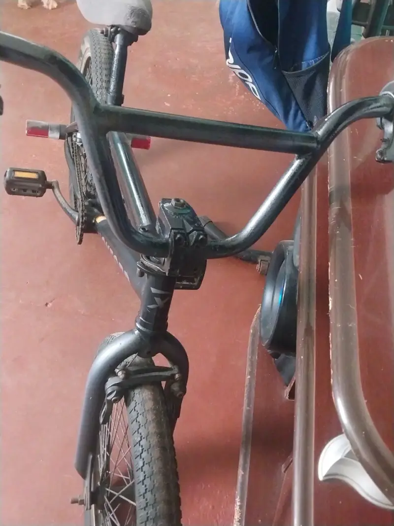 Bicicleta BMX Oxford negra en buen estado - 3
