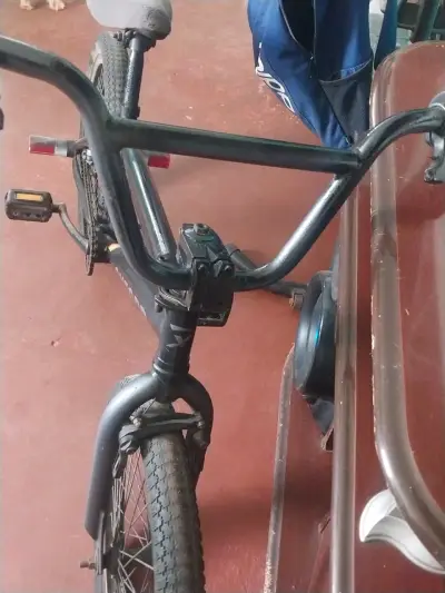 Bicicleta BMX Oxford negra en buen estado - miniatura 3