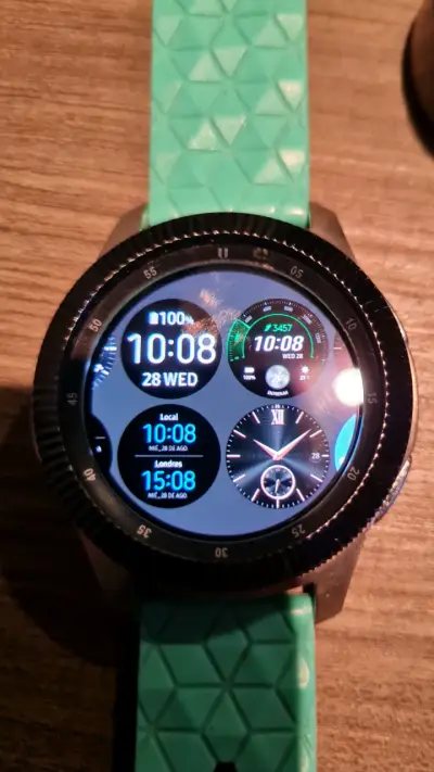 Smartwatch con correa turquesa y pantalla táctil - miniatura 2