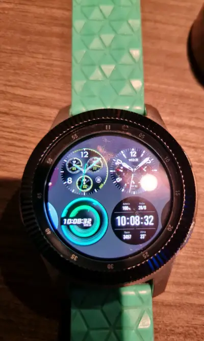Smartwatch con correa turquesa y pantalla táctil - miniatura 3