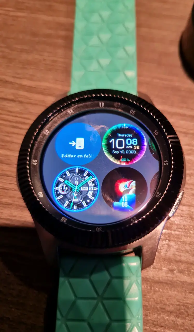 Smartwatch con correa turquesa y pantalla táctil - 4