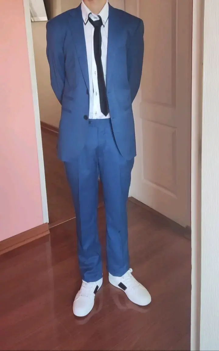 Traje azul para hombre Joven