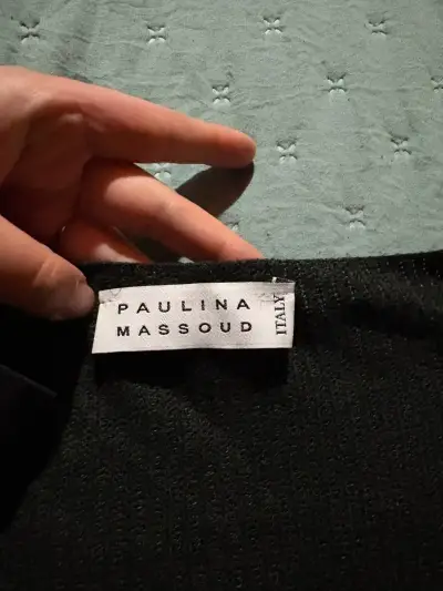 Suéter negro con diseño metálico Paulina Massoud - miniatura 2