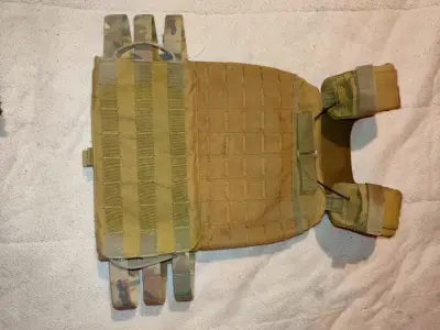 Chaleco táctico militar color beige - miniatura 1
