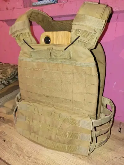 Chaleco táctico militar color beige - miniatura 2