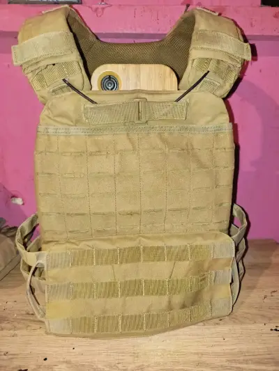 Chaleco táctico militar color beige - miniatura 3