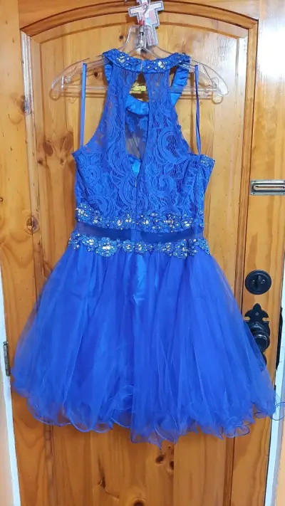 Vestido de fiesta azul con encaje y lentejuelas - miniatura 2