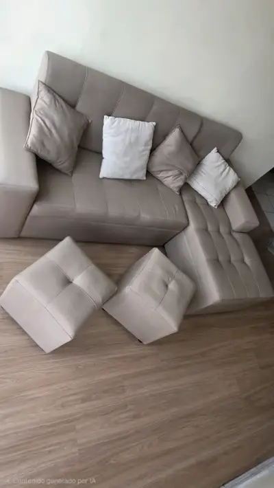 Sofá seccional beige con cojines - miniatura 3