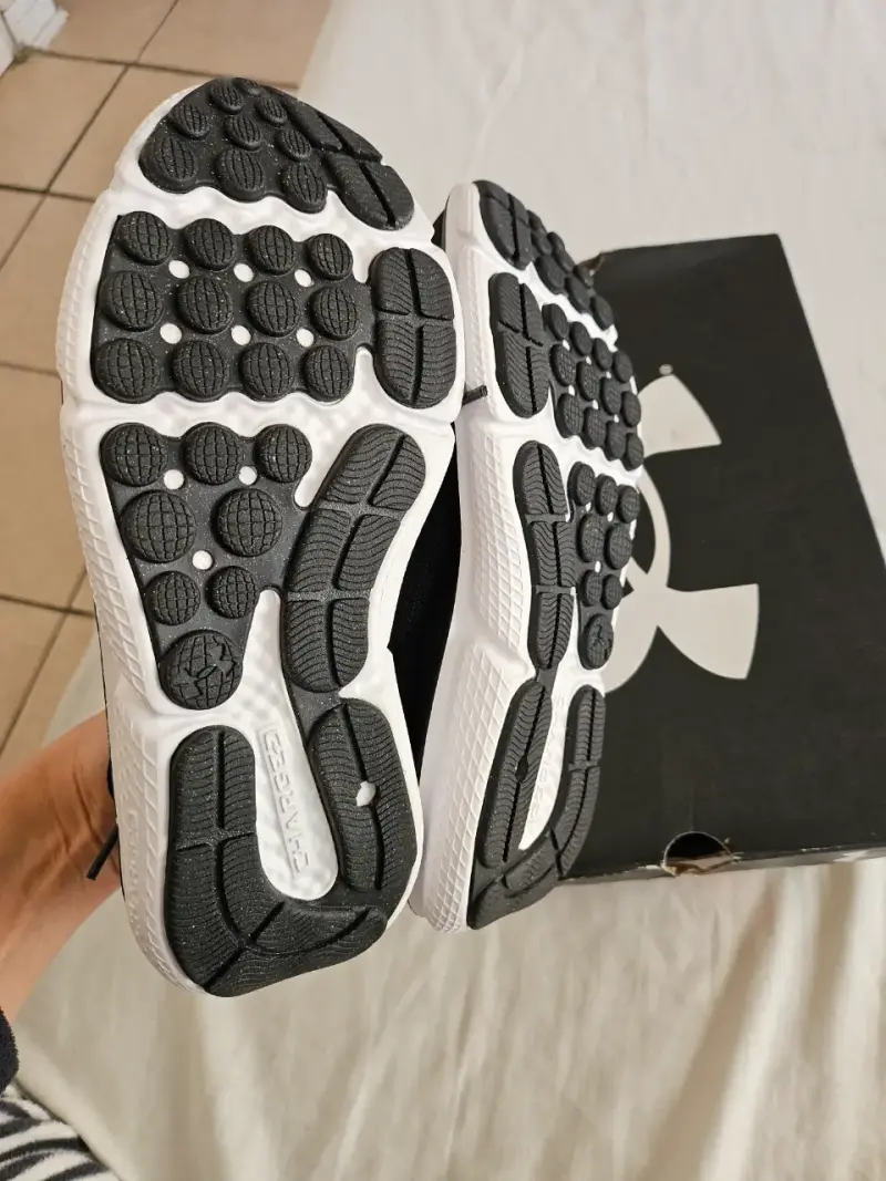 Zapatillas deportivas negras Under Armour - 2