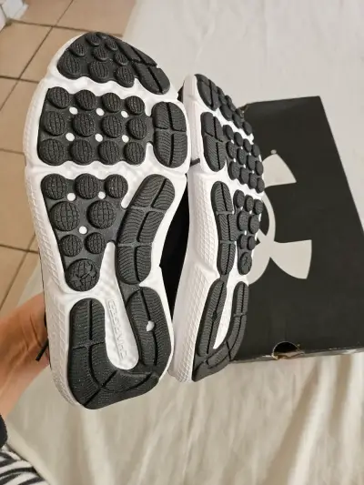 Zapatillas deportivas negras Under Armour - miniatura 2