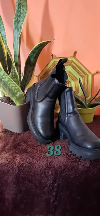 Botines negros de cuero talla 388 - miniatura 1