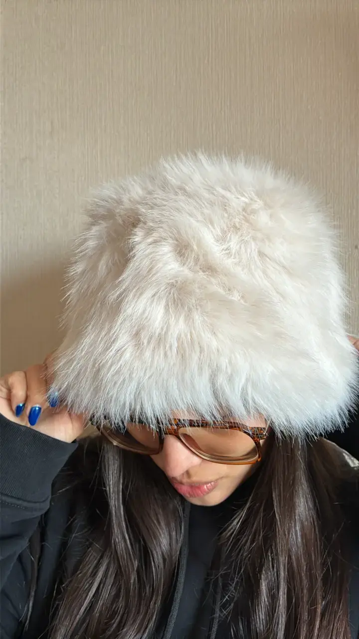 Gorro de piel sintética blanco elegante - 4