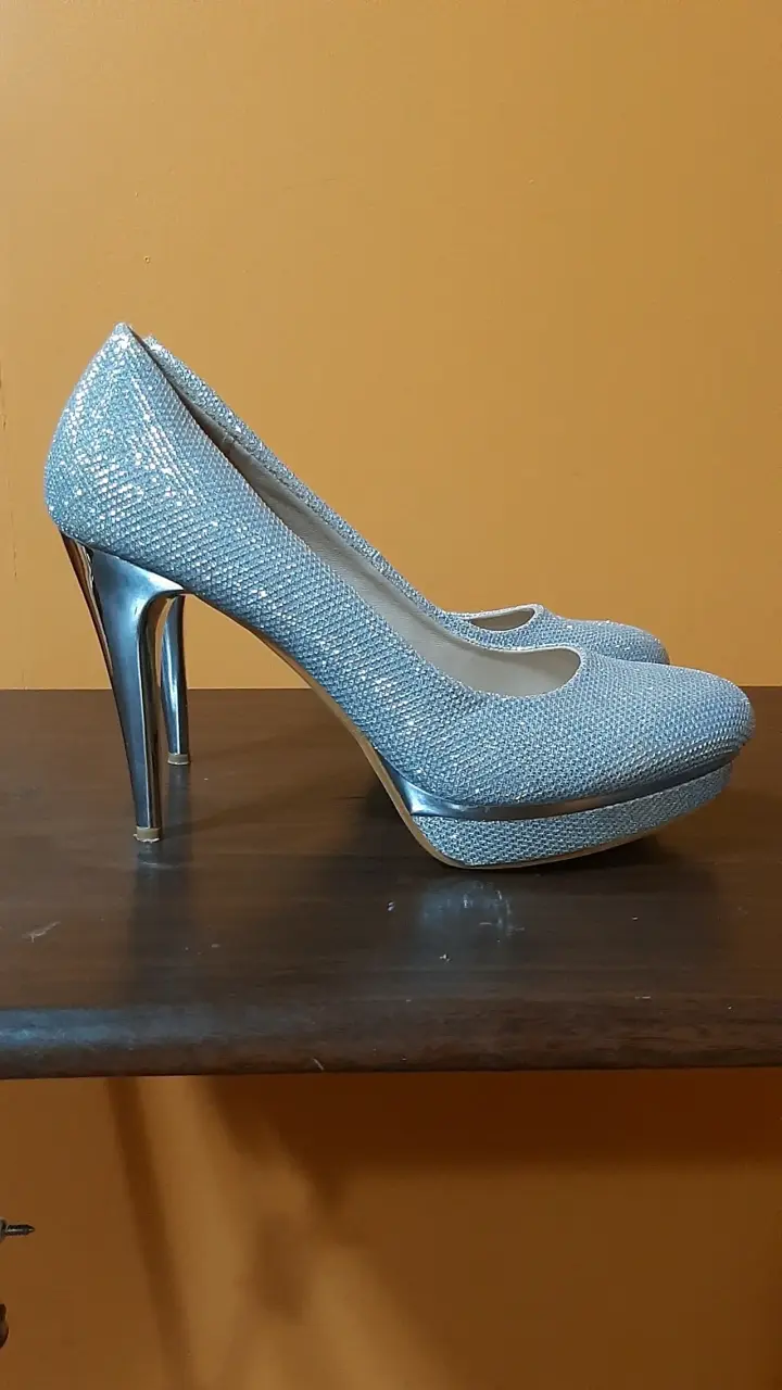 Tacones plateados brillantes para fiesta - 2